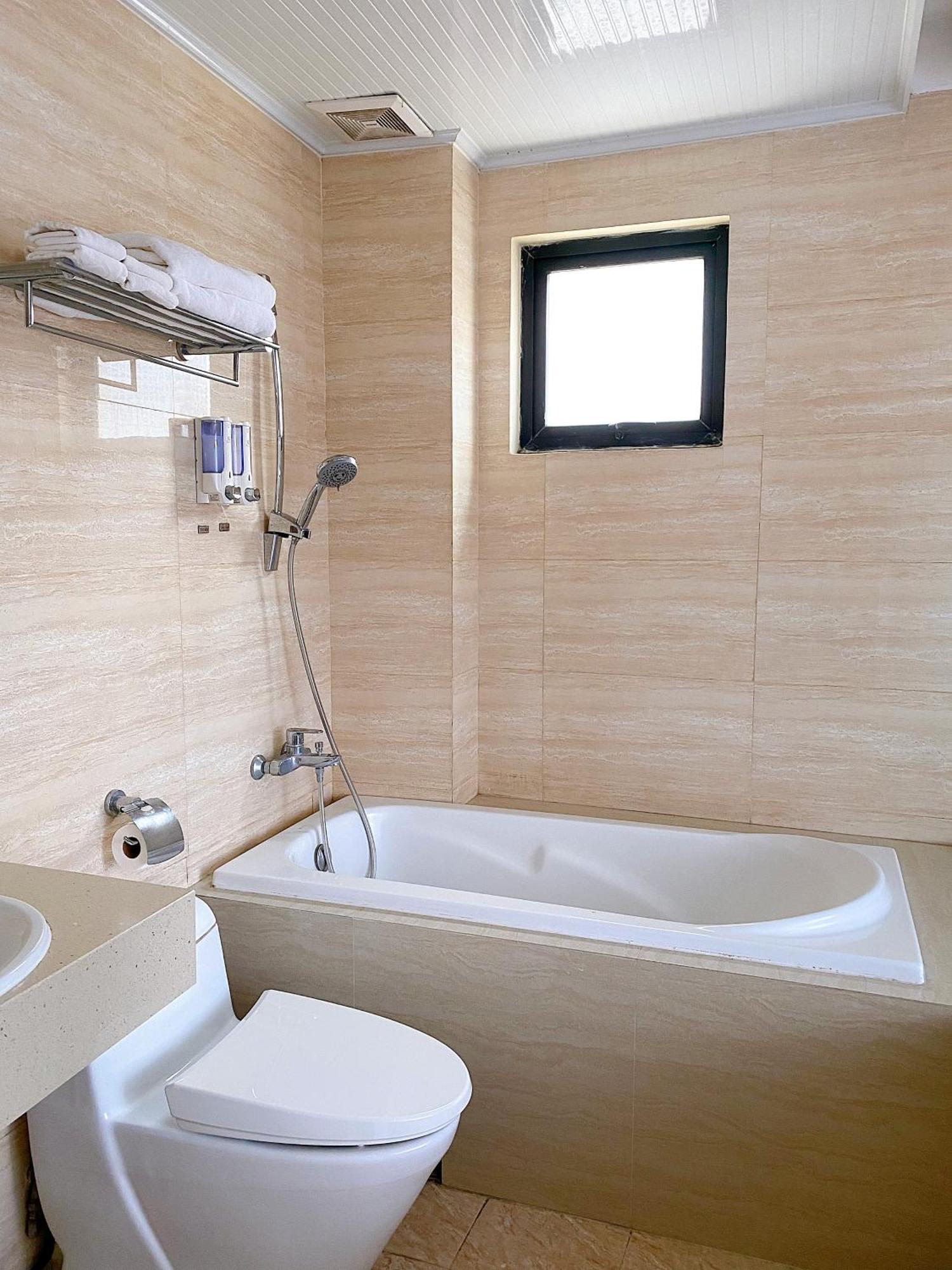 Hanoi B Hotel & Travel - 5 Mins Hoan Kiem Lake Exterior photo